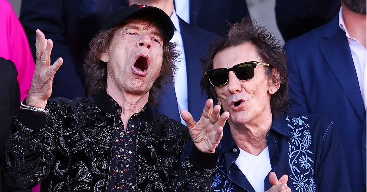 Ель-Класіко в Барселоні відвідали легендарні Rolling Stones: весь «Олімпійський» був у висунутих язиках, а Джаггер з Вудом просто кайфували