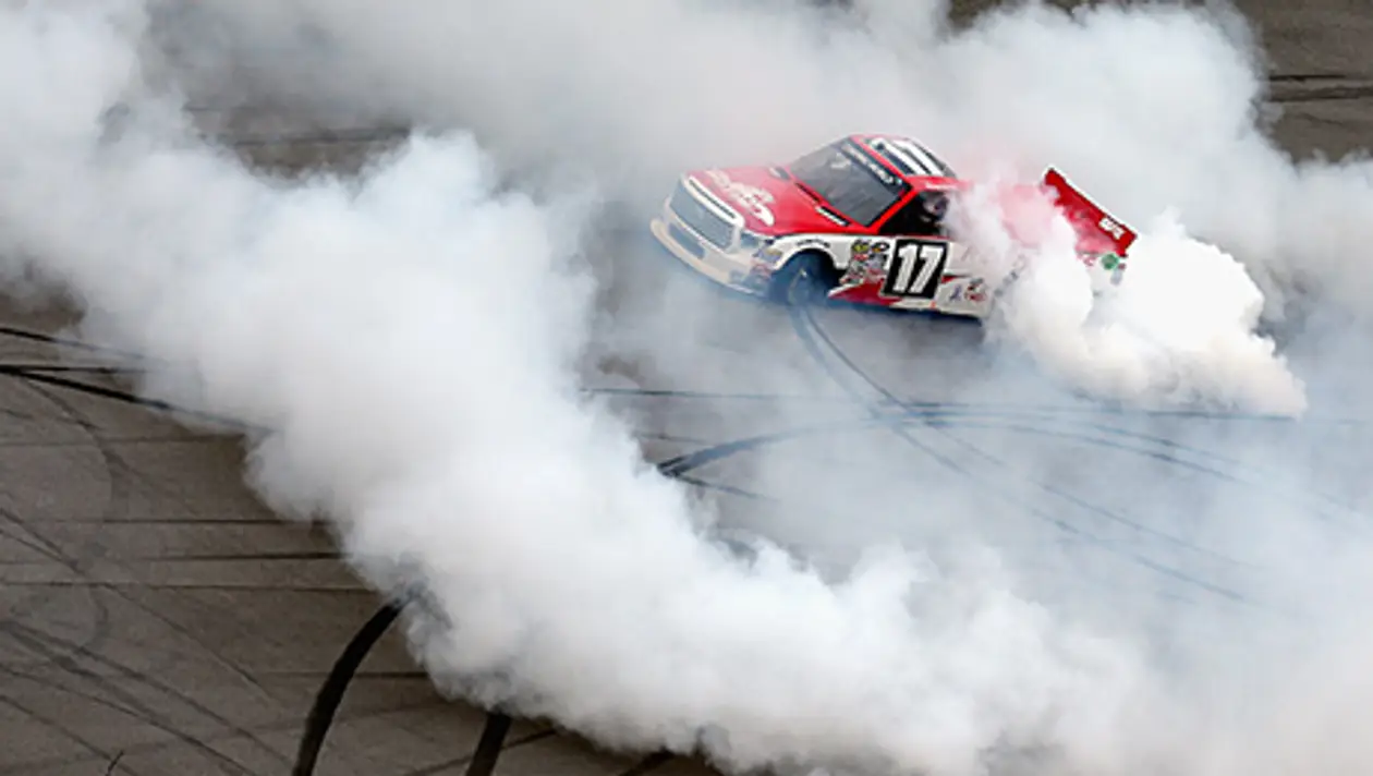 20 самых убойных моментов сезона NASCAR