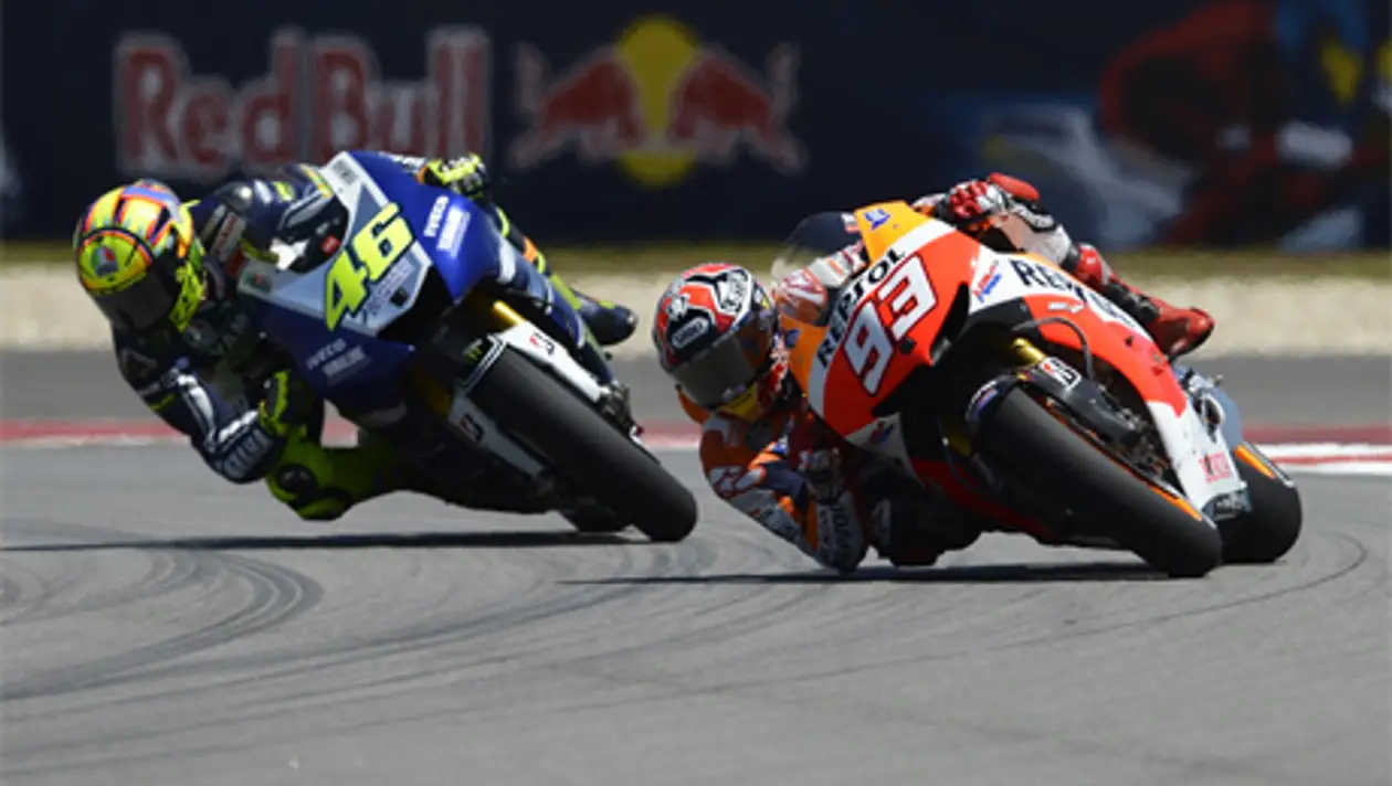Столкновение Маркеса и Росси в гонке MotoGP