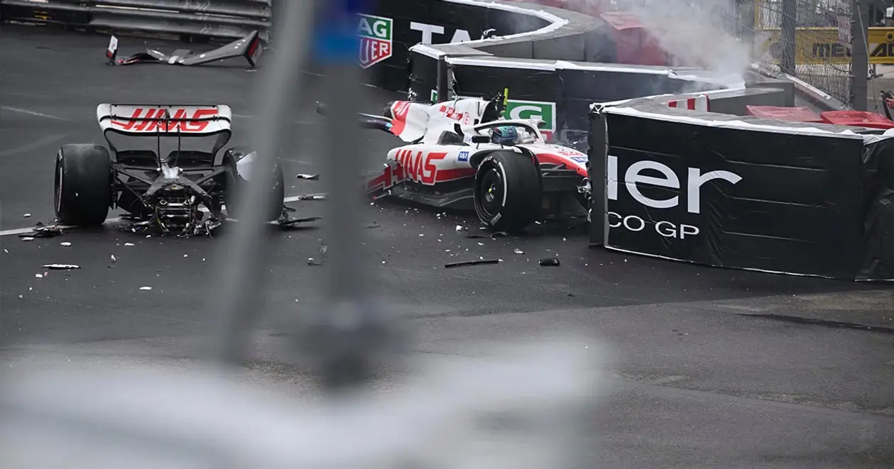Болід розірвало навпіл! Шумахер потрапив в аварію на Гран-прі Монако