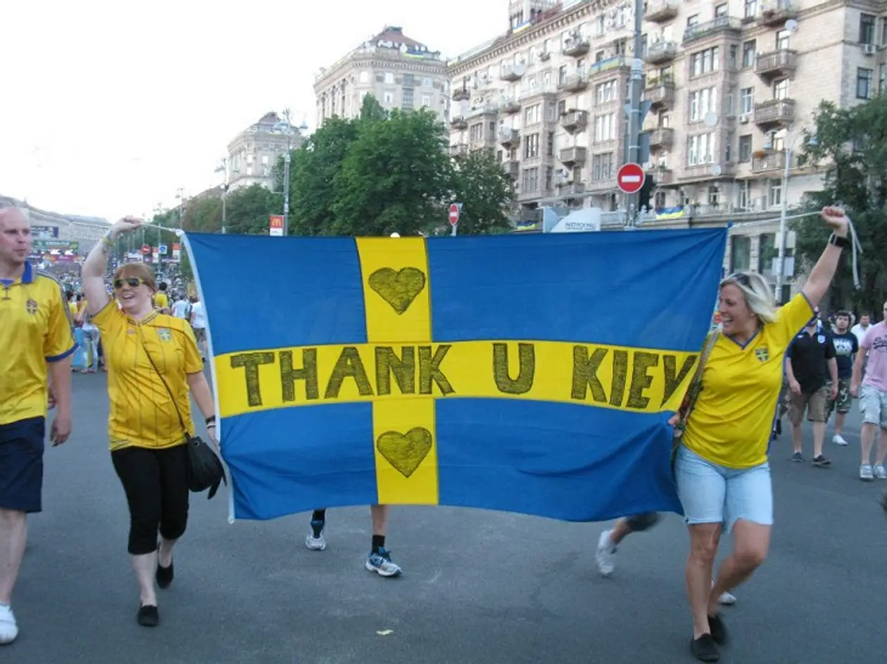 Шведські фанати на Євро-2012 – топ: заселили Труханів острів, провели три марші, дякували Києву