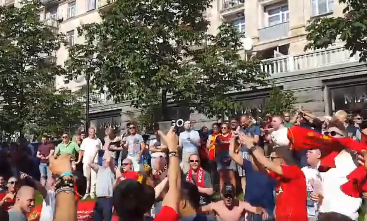Болельщики «Ливерпуля» зажигают в центре Киева