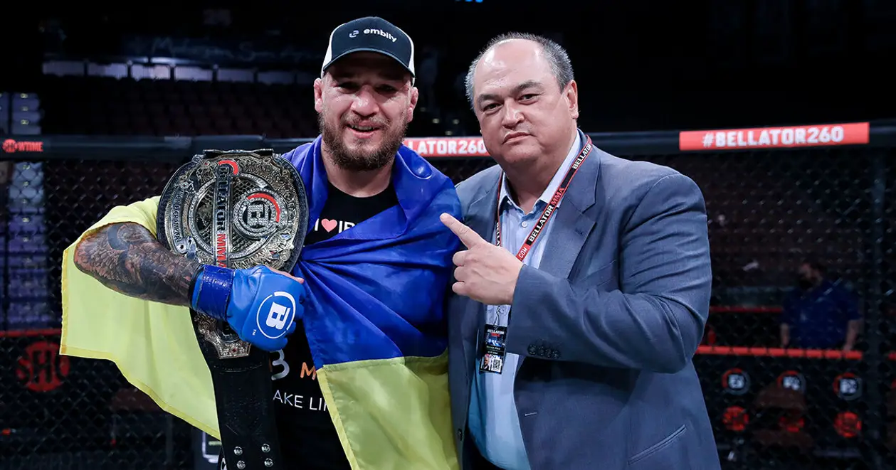 Амосов – главный украинский боец ММА. Один из лучших за пределами UFC, не любит трешток, рекорд 26-0