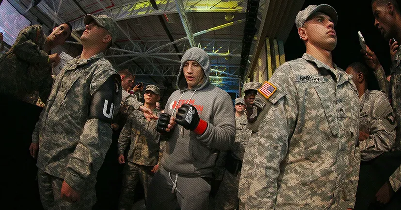 «Ваш народ ніколи не буде підкорений». Боєць UFC воював в Афганістані снайпером, а зараз допомагає Україні