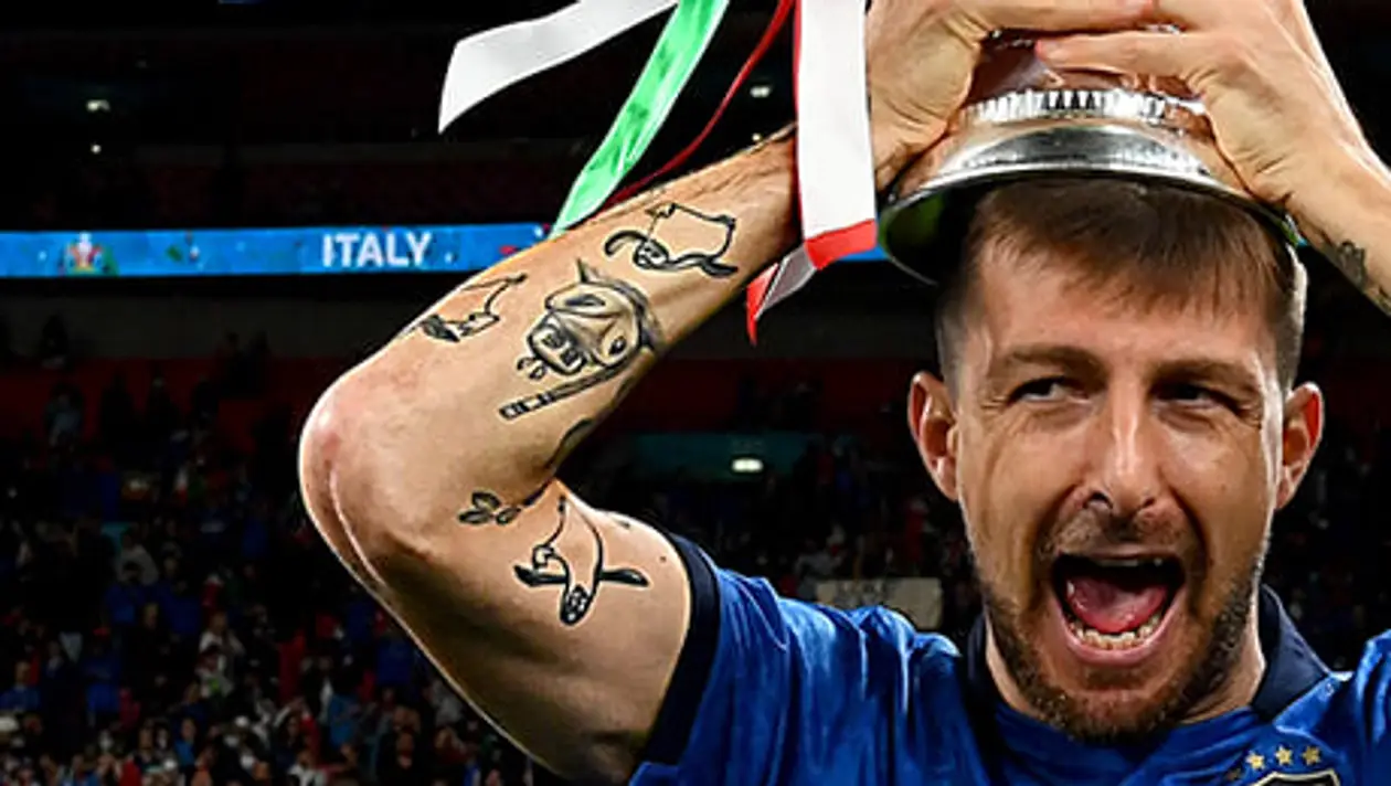 Защитник Италии Ачерби еще и чемпион по тату – вся правая рука в персонажах из «Мадагаскара»