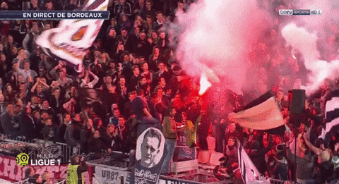 67-летний экс-президент «Бордо» зажег пиротехнику на стадионе