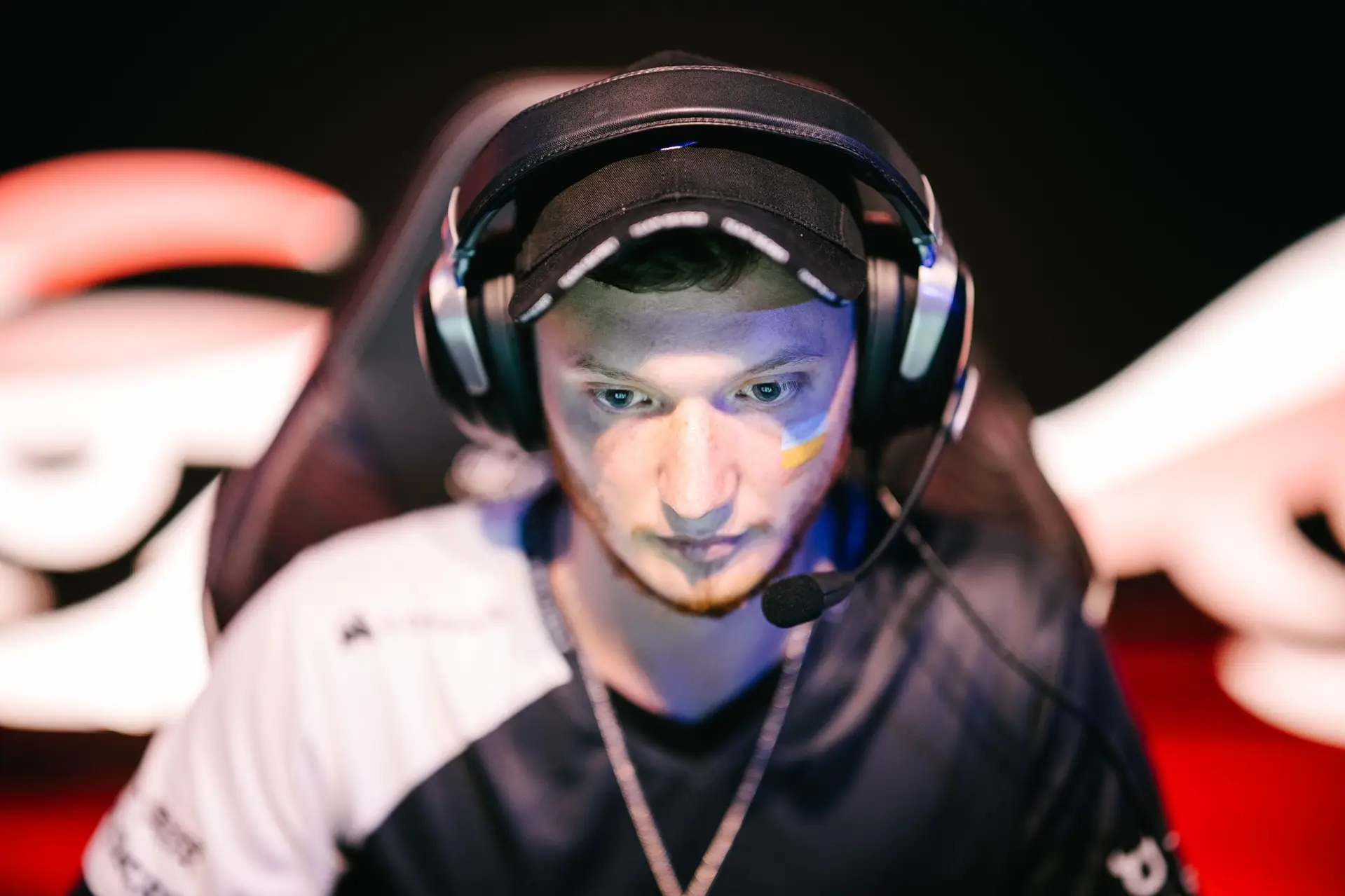 Українець Resolut1on розриває на The International в складі Team Secret. Його кар'єра - суцільні злети та падіння, а рік тому він взагалі брав паузу із Dota 2