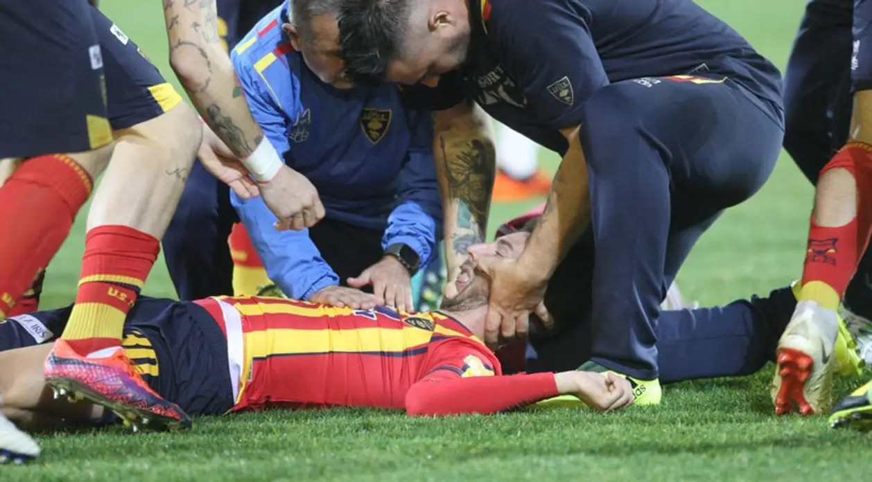 Страшное падение в серии Б, после которого футболист потерял сознание. Игру в итоге не возобновили