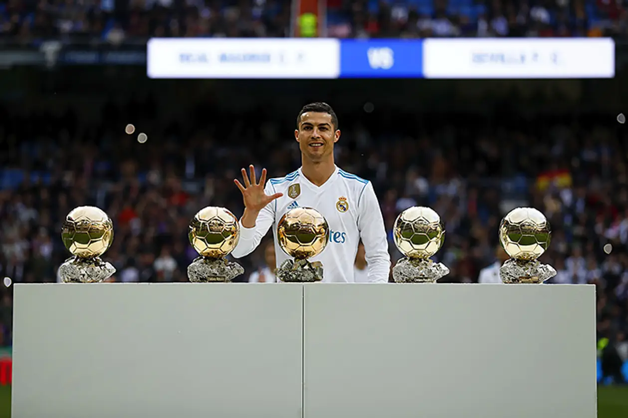 Роналду показал Мадриду пять «Золотых мячей». Прямо на поле