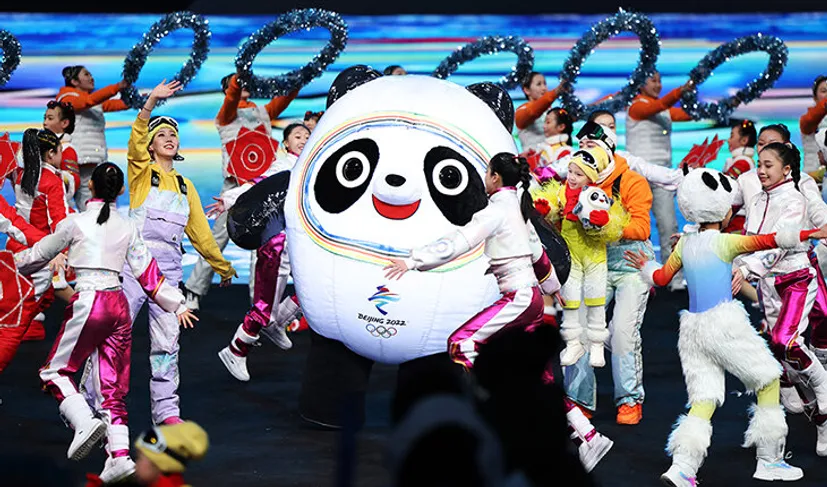 Панда Бин Дунь Дунь – звезда Олимпиады. За талисманом многочасовые очереди, а еще он смешно пародирует прыжки фигуристов