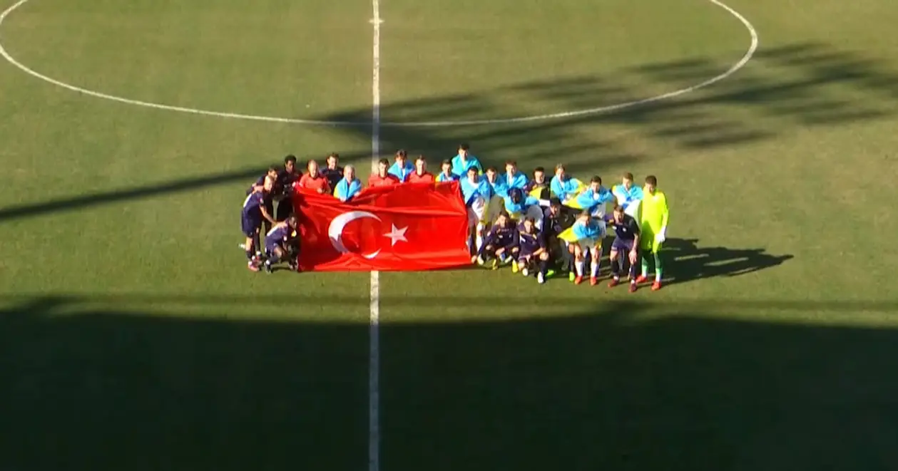 Товариський матч між «Динамо» та «Політехнікою Ясси» розпочався з вшанування пам'яті загиблих під час землетрусу в Туреччині 🙏