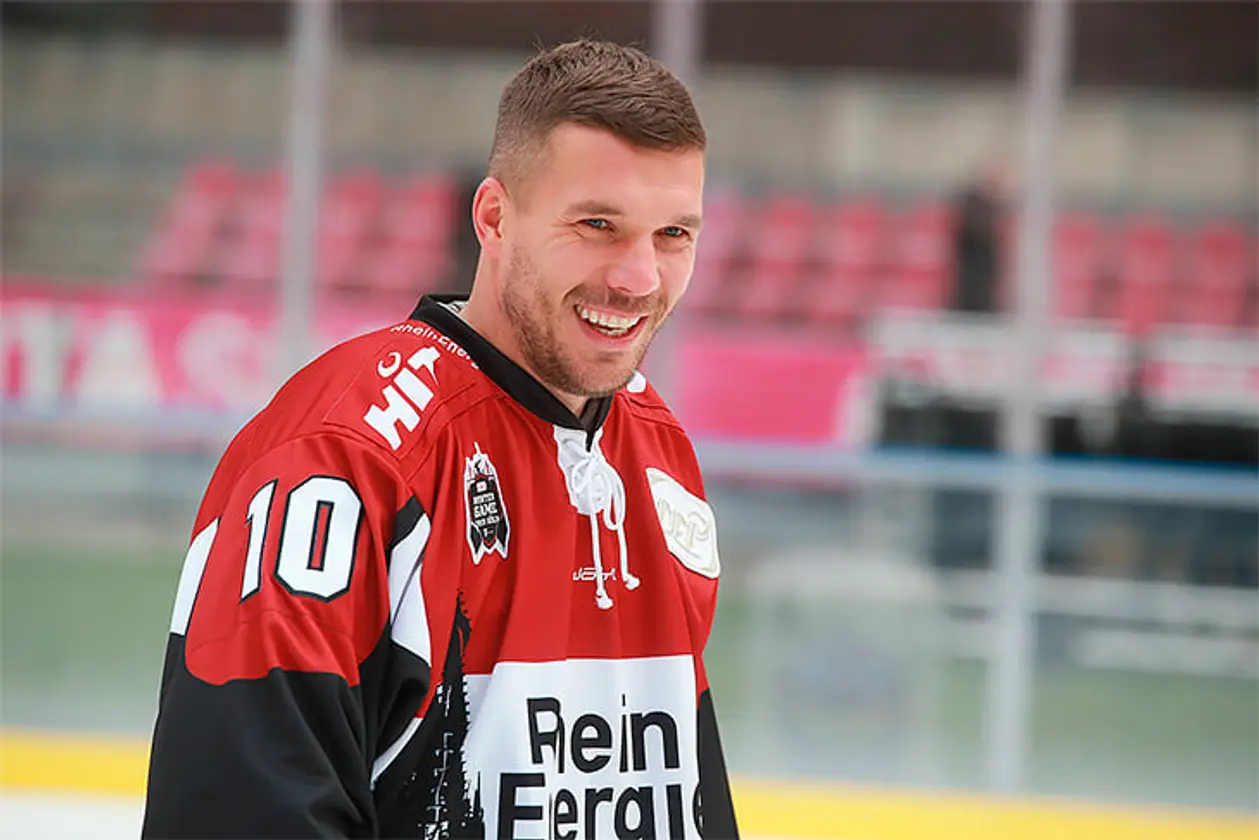 Лукас Подольски снова сыграет за «Кельн», только теперь – хоккейный. Хочет спасти клуб от банкротства