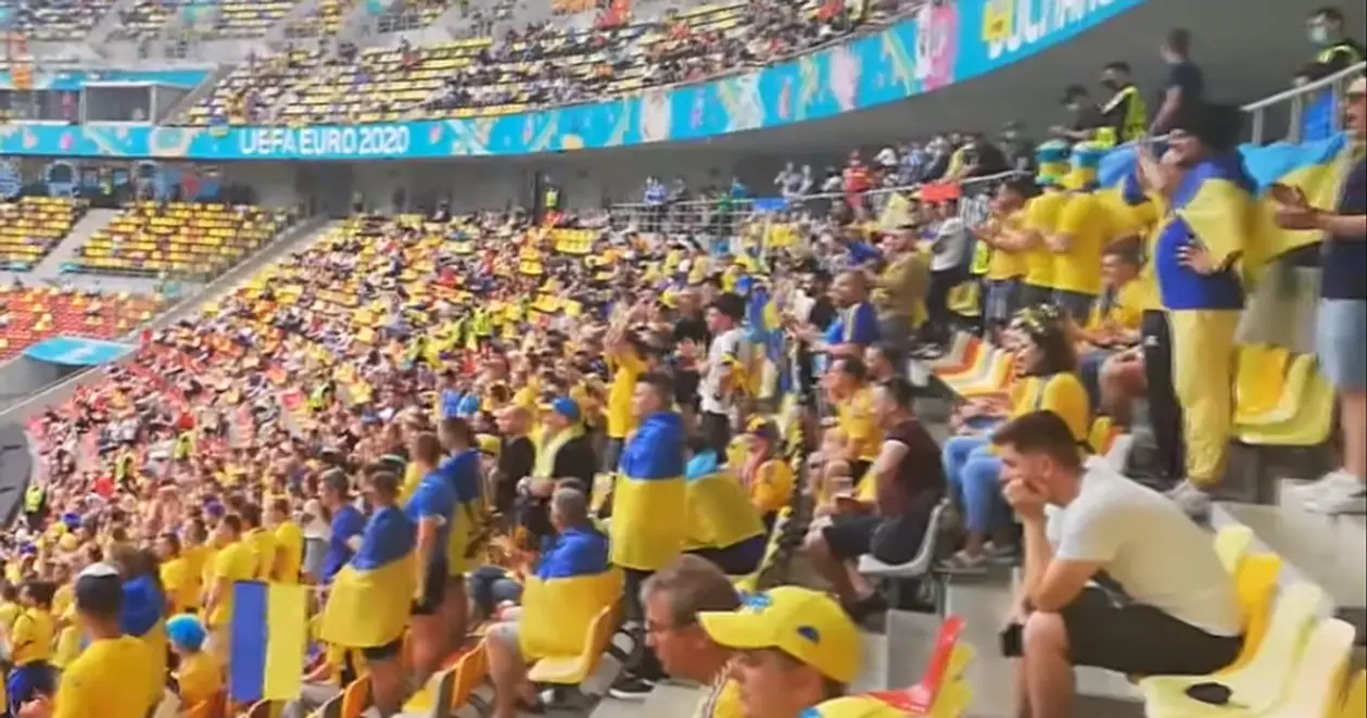 «Путин – х###о». Как украинские болельщики спели ту самую песню во время матча в Бухаресте