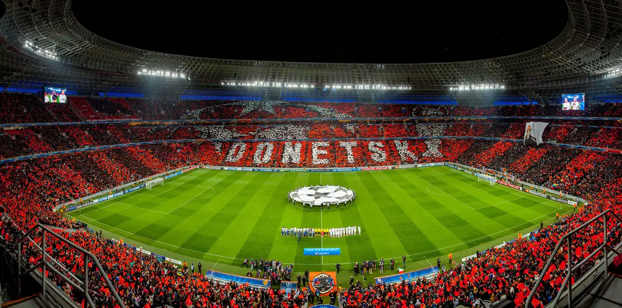 12 лет назад была открыта «Донбасс-арена». «Шахтер» вспомнил самые яркие фото заполненного стадиона