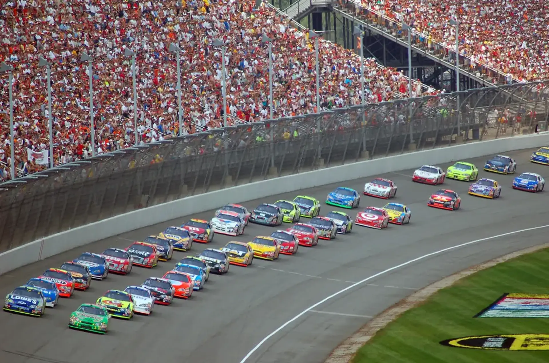 Руйнуємо поріг входження у NASCAR