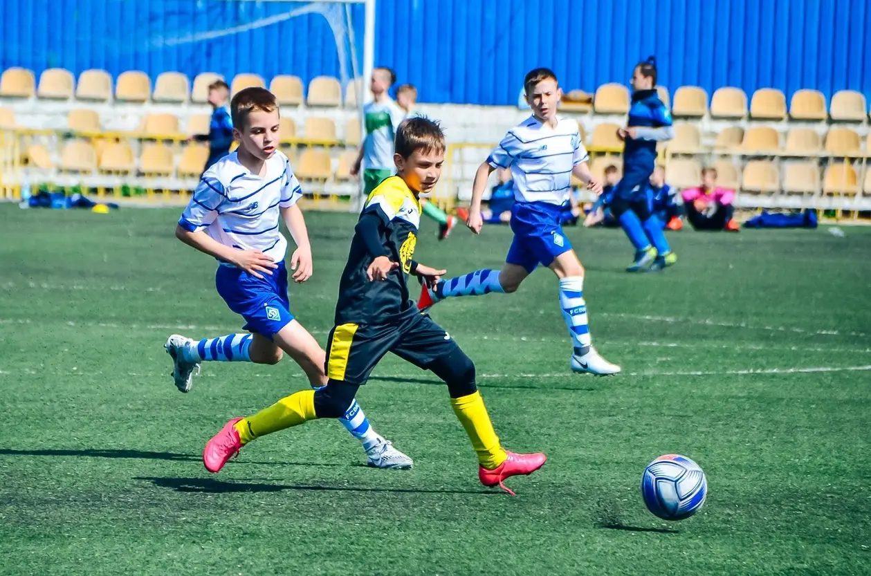 Воспитанники играют с Шахтером и Динамо, тинейджеры обыгрывают мужиков на область. Как ФК Чернигов готовит будущее клуба