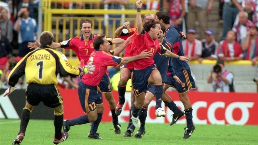 Концовка матча Испания – Югославия. Возможно, самый эмоциональный момент Евро-2000!