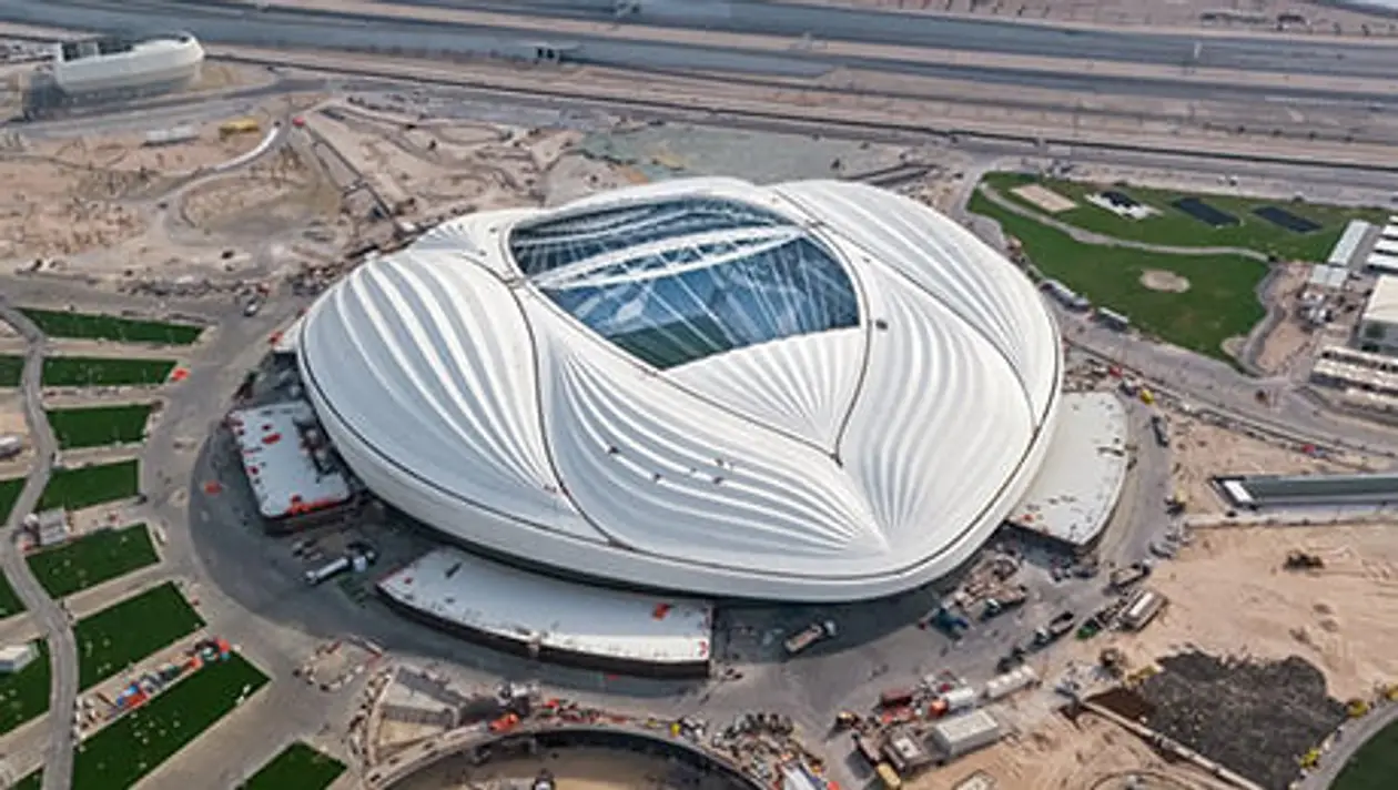 Первый стадион, построенный специально к ЧМ в Катаре. Стоит больше полумиллиарда долларов