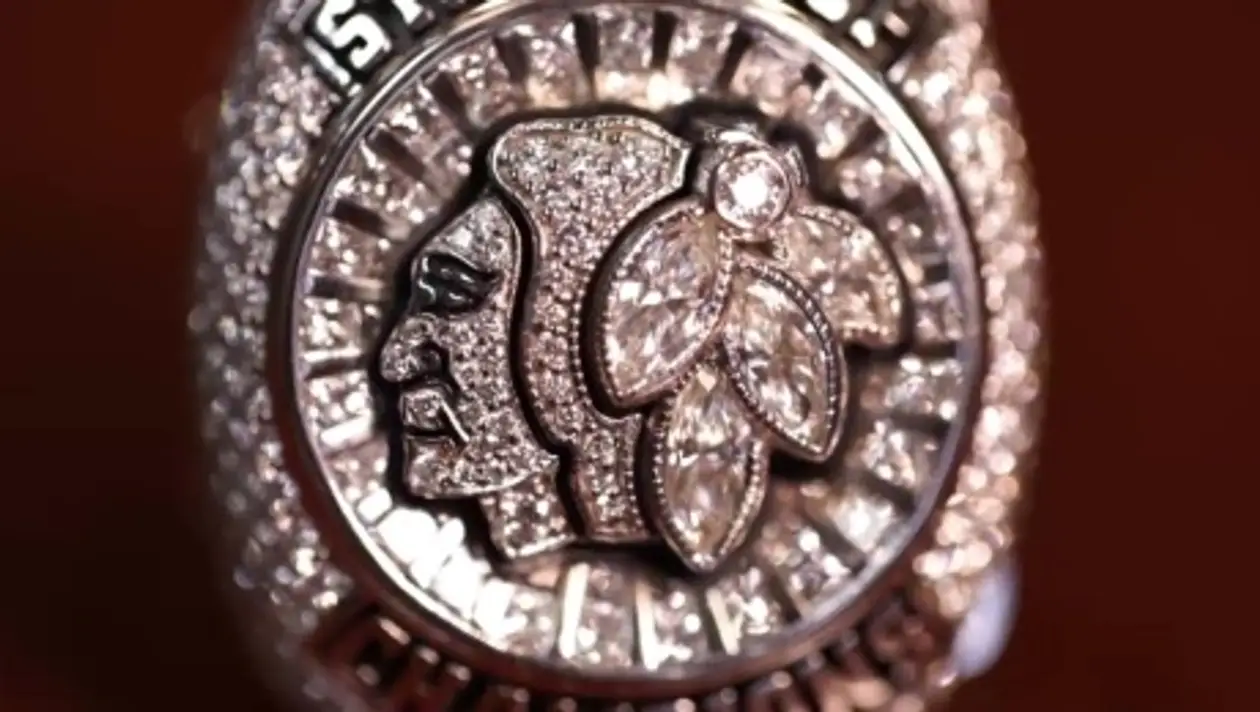 355 бриллиантов. Как выглядит новый чемпионский перстень «Чикаго»
