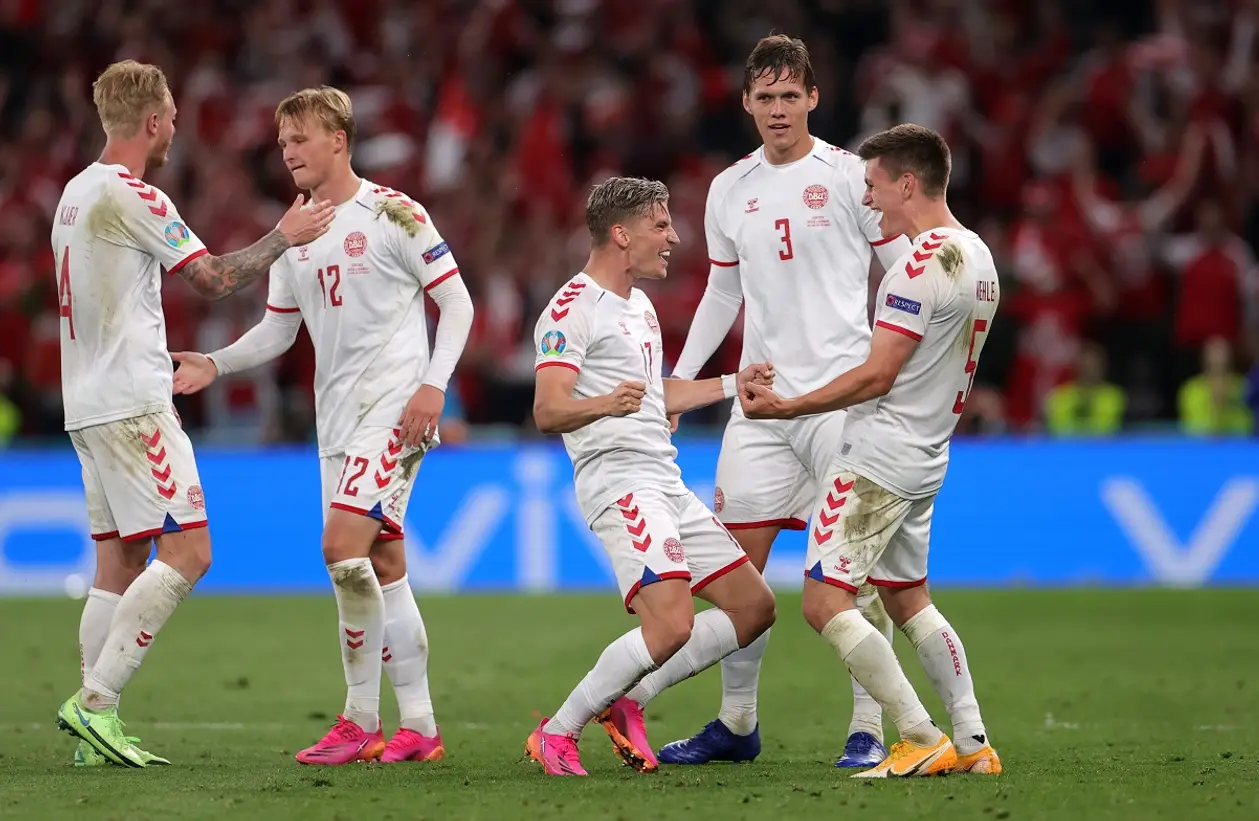 Дания вырвалась в плей-офф, проиграв первые два матча. В решающем – разгромили Россию