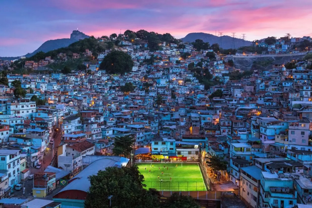 Футбольные поля в самых живописных местах мира