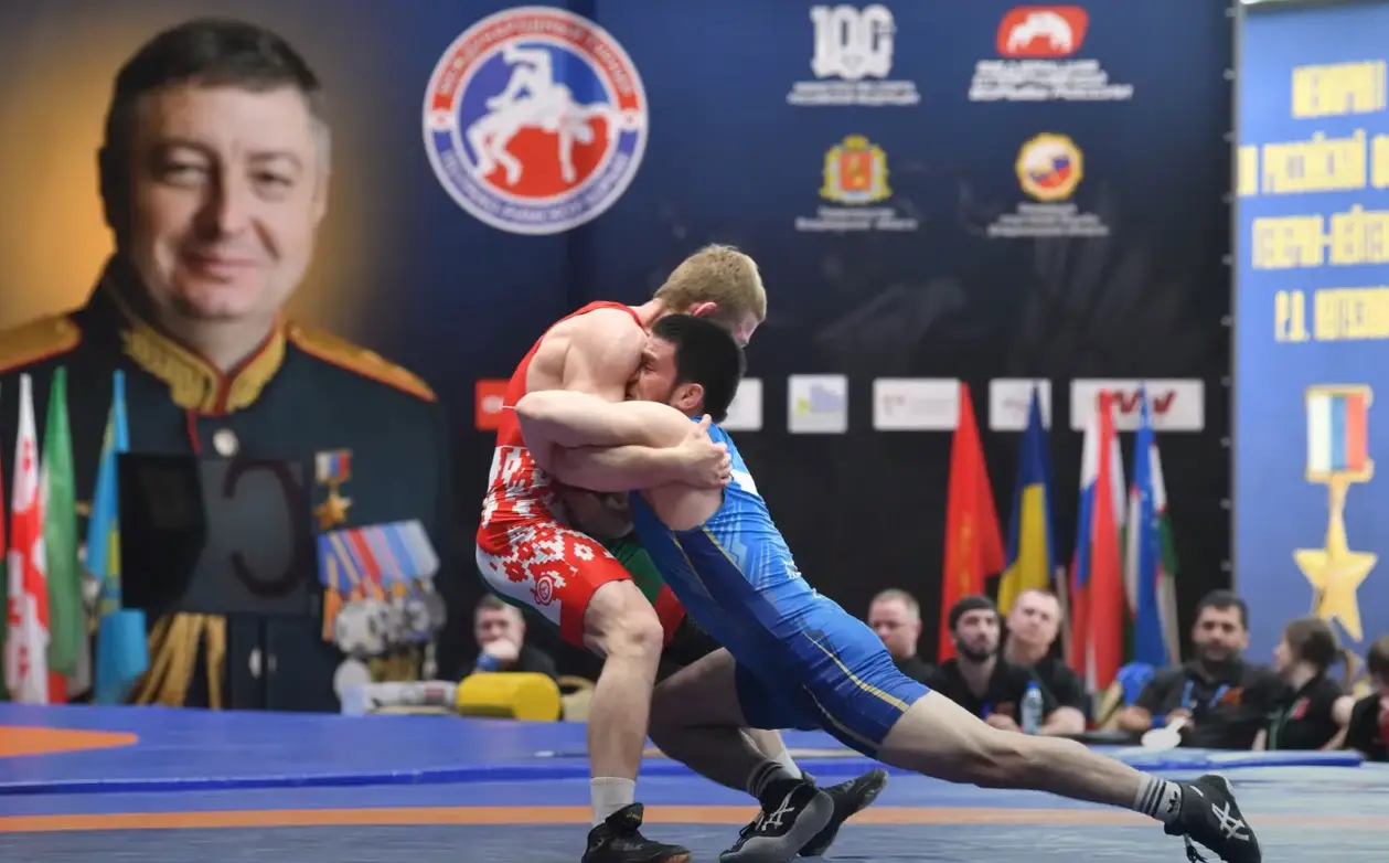 Міжнародна федерація боротьби допустила на чемпіонат світу росіян та білорусів, що відкрито підтримують війну 