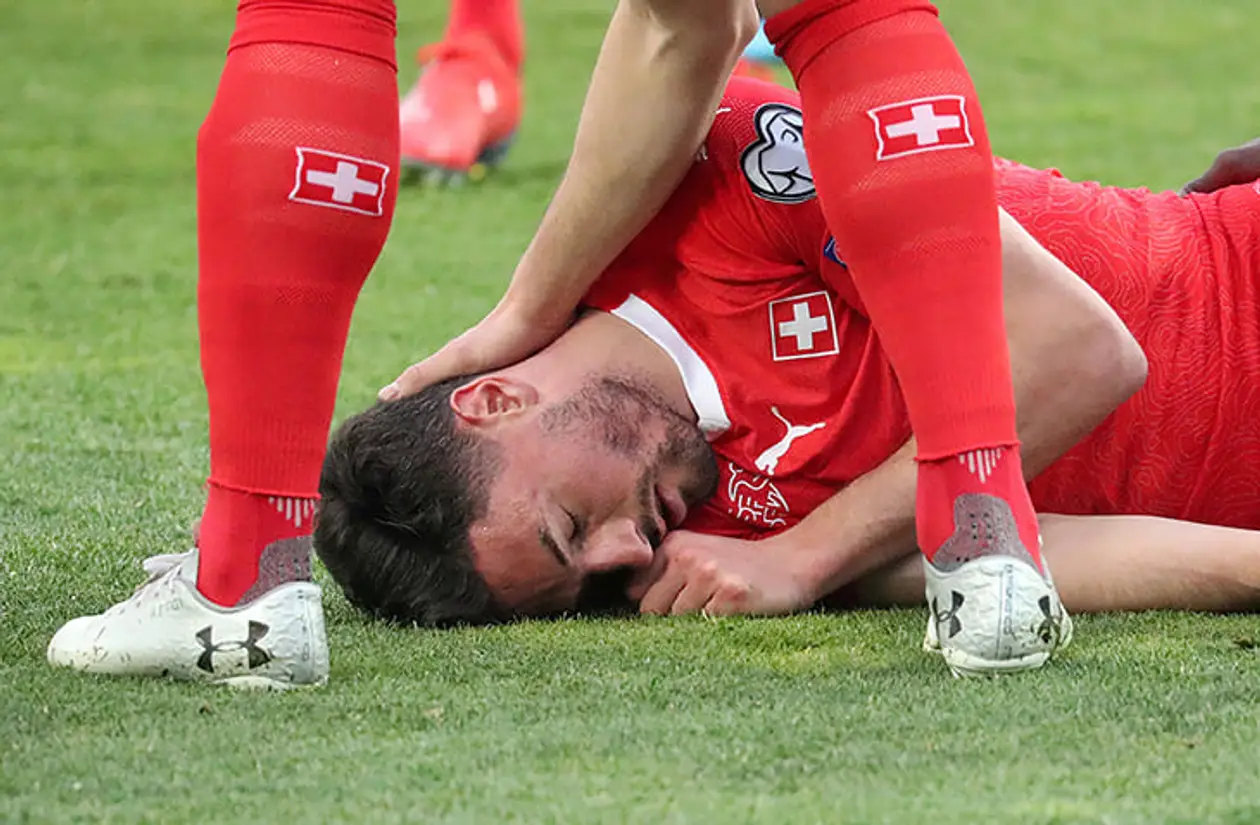 Игрок сборной Швейцарии потерял сознание и начал задыхаться. Его спас Жано