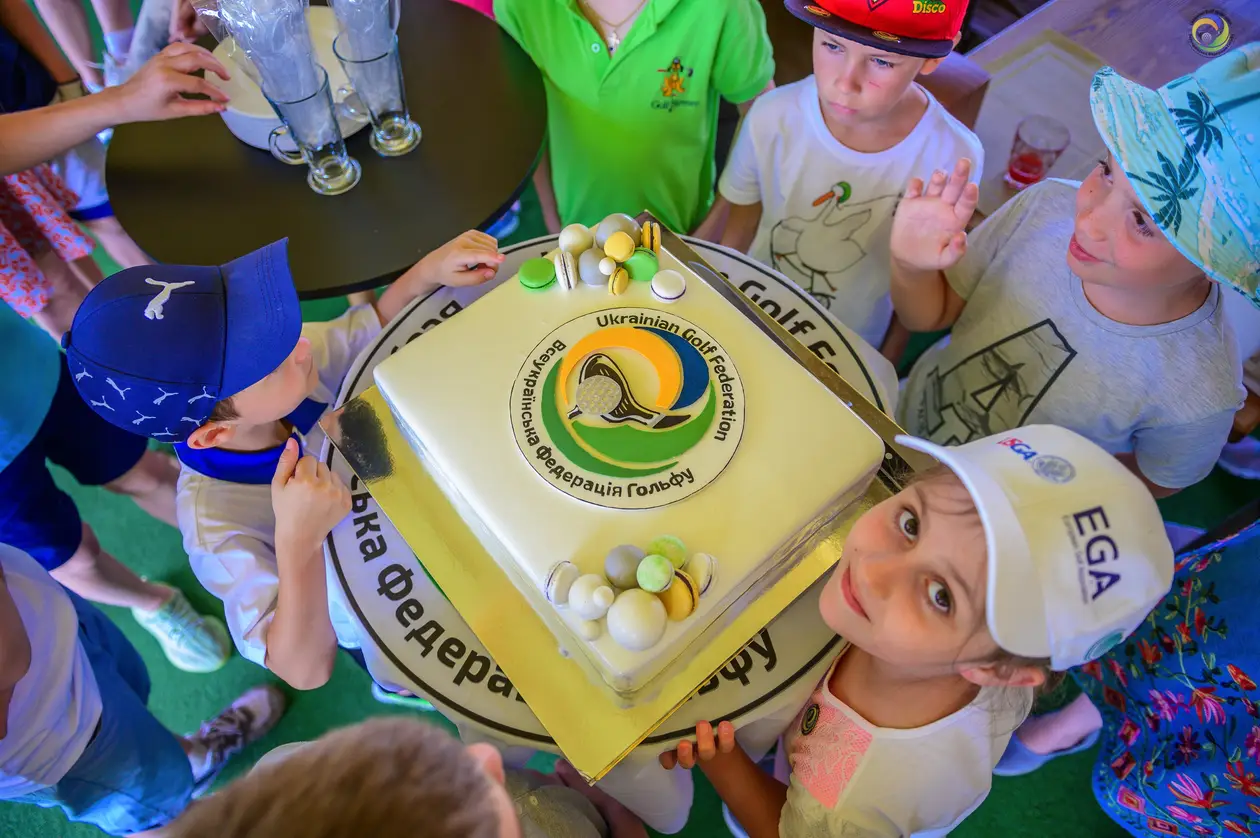 В Україні відкрилася перша дитяча школа гольфу