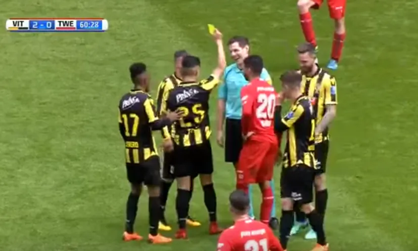 Футболист показал судье желтую карточку за «симуляцию»