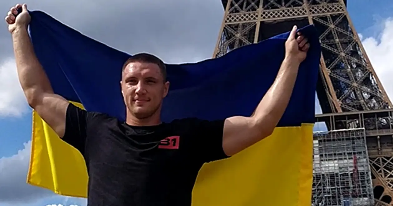 Украинский флаг у Эйфелевой башни. Сиренко перед Устиновым провел тренировку на Марсово