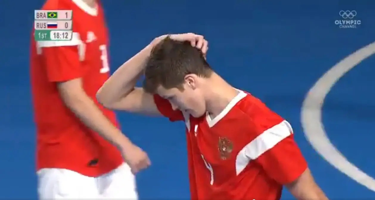 Россиянин засадил мяч в свои ворота в финале юношеских Олимпийских игр