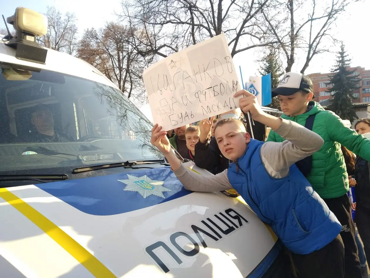 Олдскульний півфінал в Тернополі: аншлаг замість 25%, перепалка Луческу з ультрас і перемога «Динамо»
