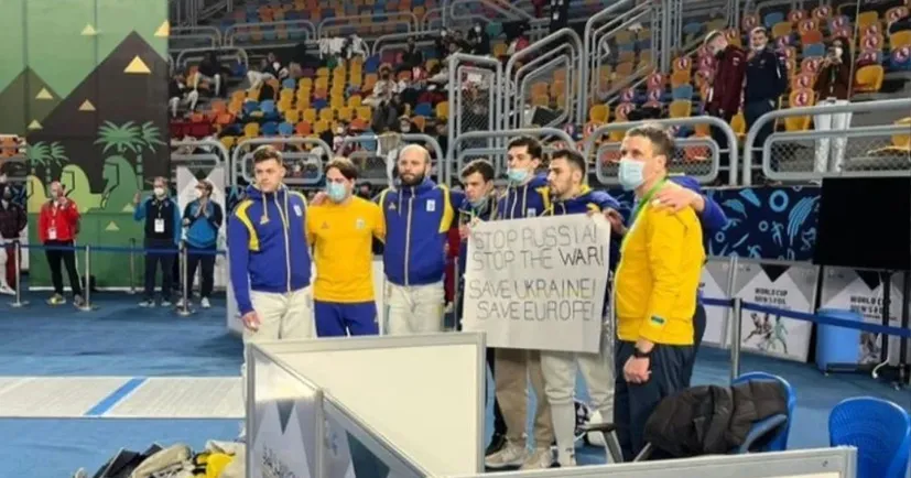 Українські фехтувальники відмовилися від матчів з росіянами, бельгійця змусили зняти синьо-жовту стрічку