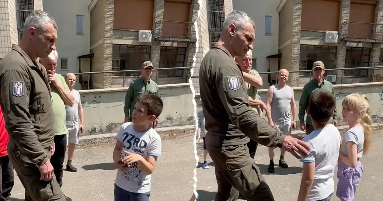 Віталій Кличко зустрівся з 9-річним хлопчиком із пошкодженого росіянами будинку