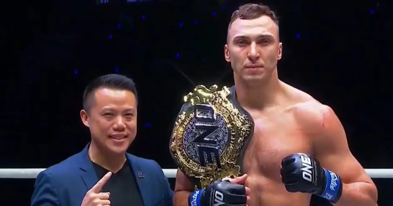 В Украине новый чемпион мира в профессиональном К-1. Он избил соперника в бою за титул