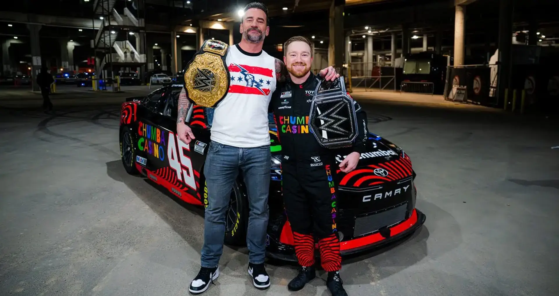 Світ швидкості та шоу: історія великого роману між NASCAR та професійним реслінгом
