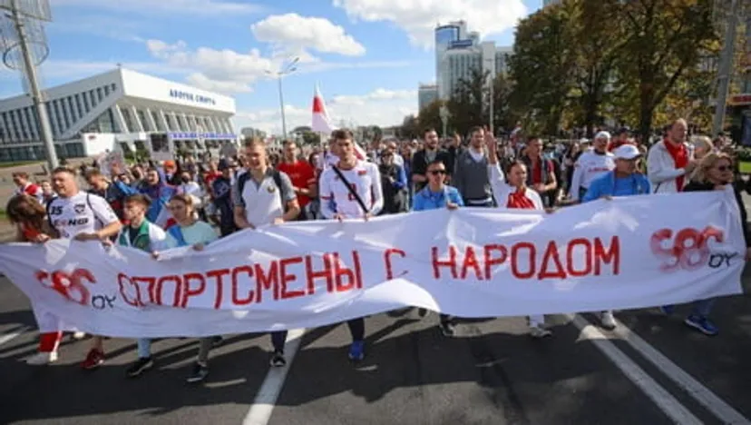 «Если рабочих быстро погасили, то нас не могут». Он собирает подписи спортсменов против Лукашенко и переехал в Киев