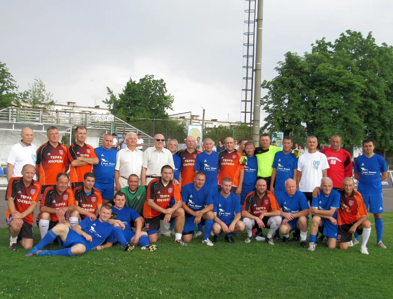 В Каховке отметили футбольным матчем 70-летее Виктора Ивановича Коваленко