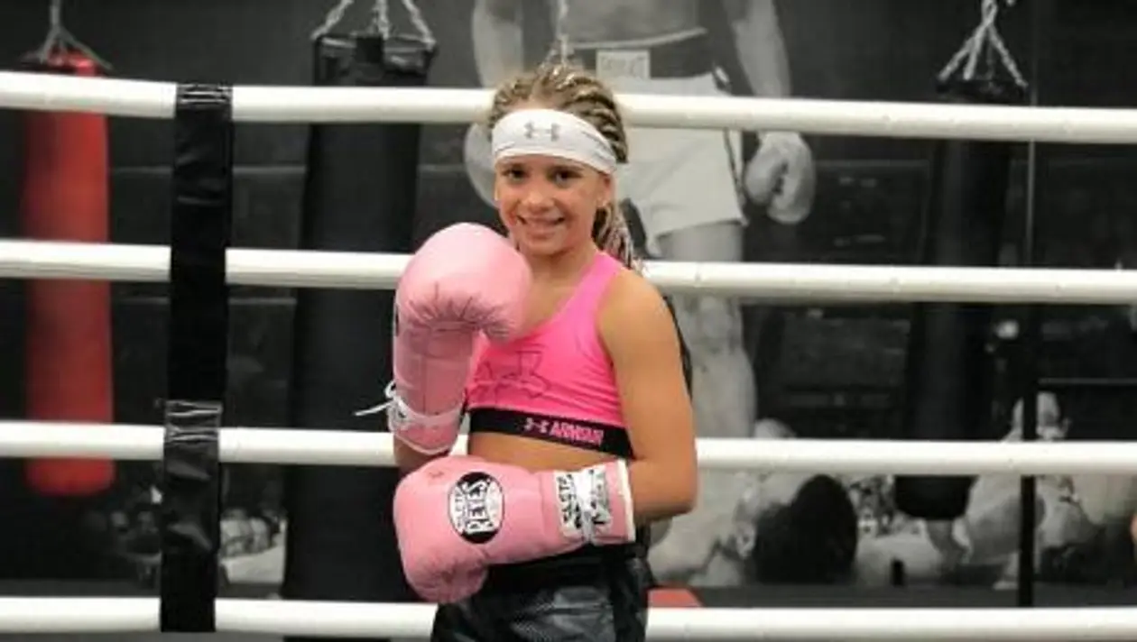 9-летняя украинка боксирует как Мэйвезер