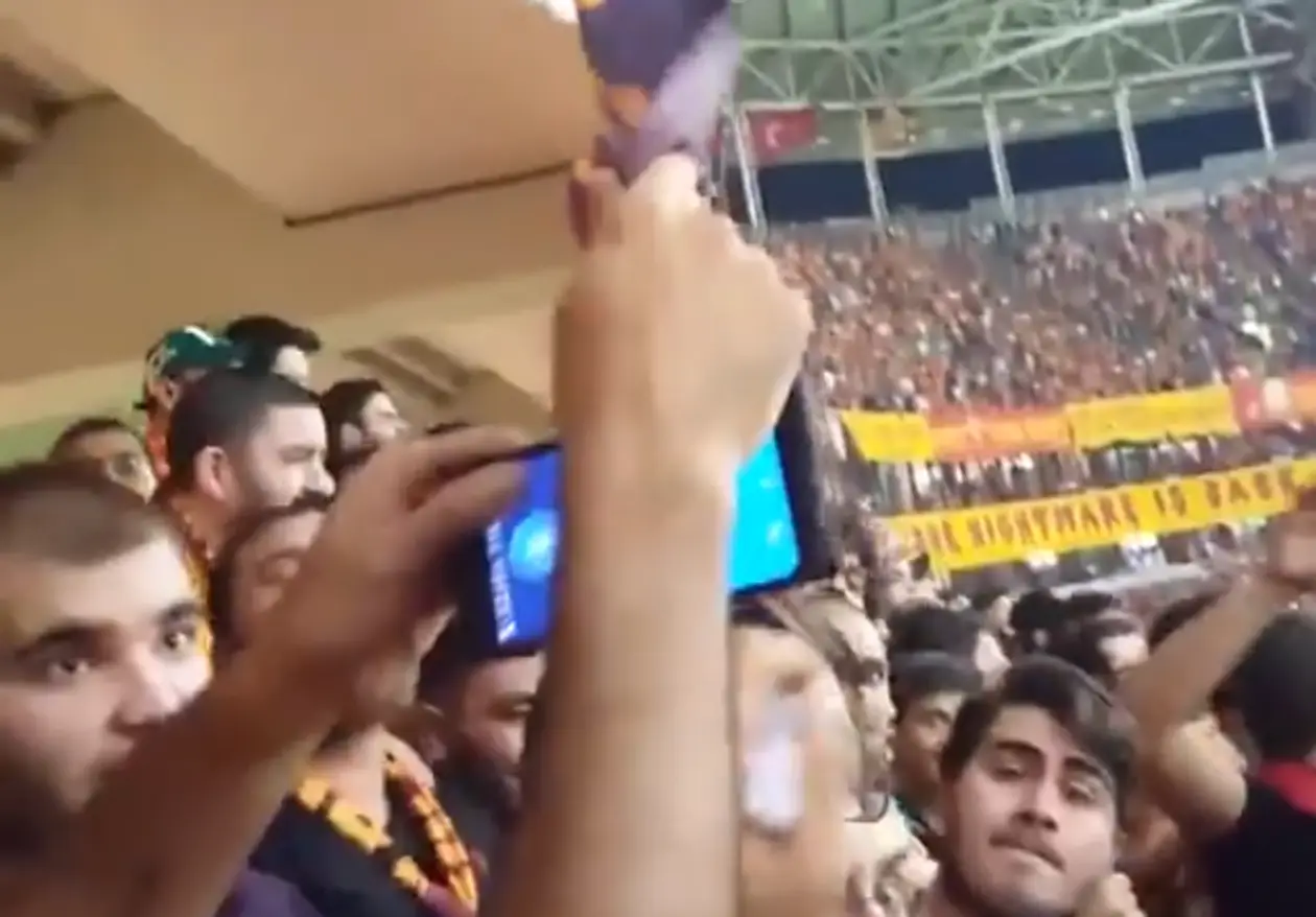 Уронили телефон на нижний ярус стадиона? Не беда, если вы фанат «Галатасарая»