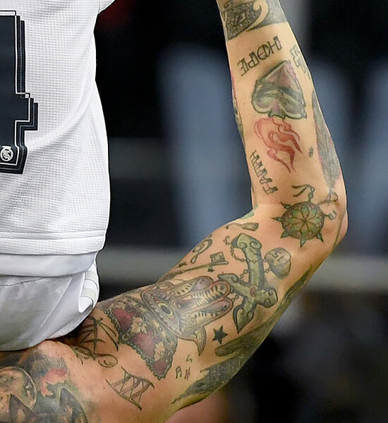Серхио Рамос опубликовал фото, на котором с его спины пропали все татуировки