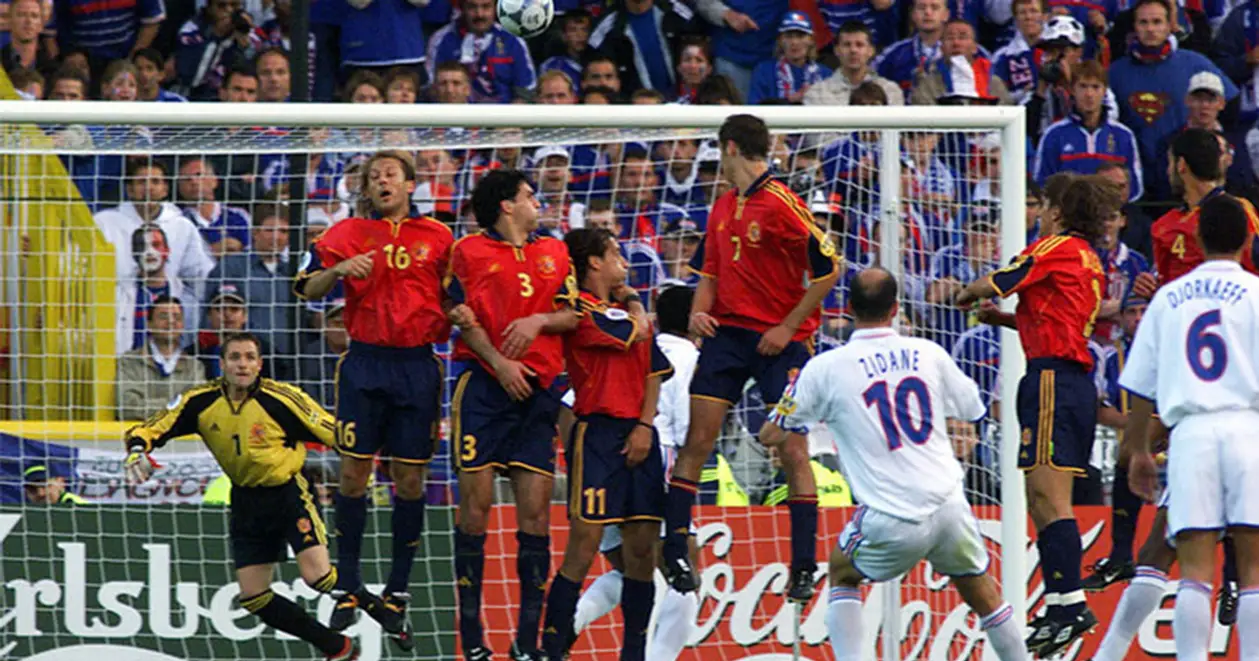 Неберущийся удар Зидана со штрафного в четвертьфинале Евро-2000