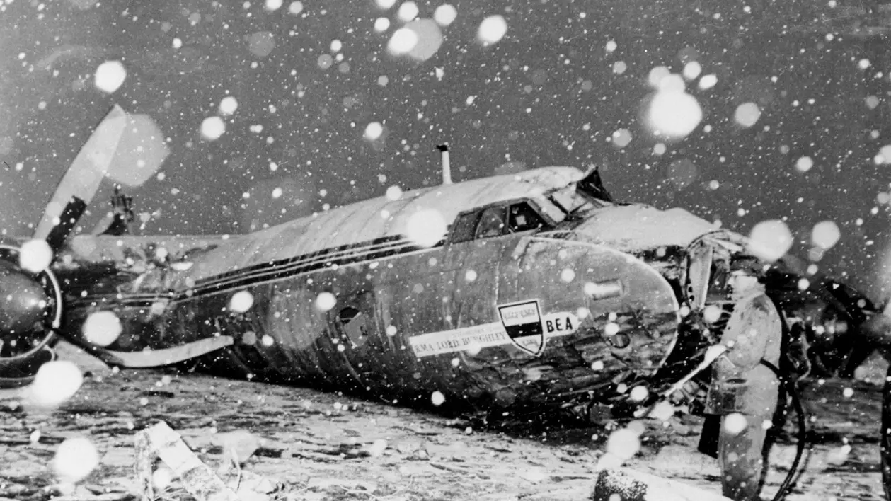 6 лютого сталася мюнхенська авіакатастрофа, в якій загинув майже весь склад Манчестер Юнайтед