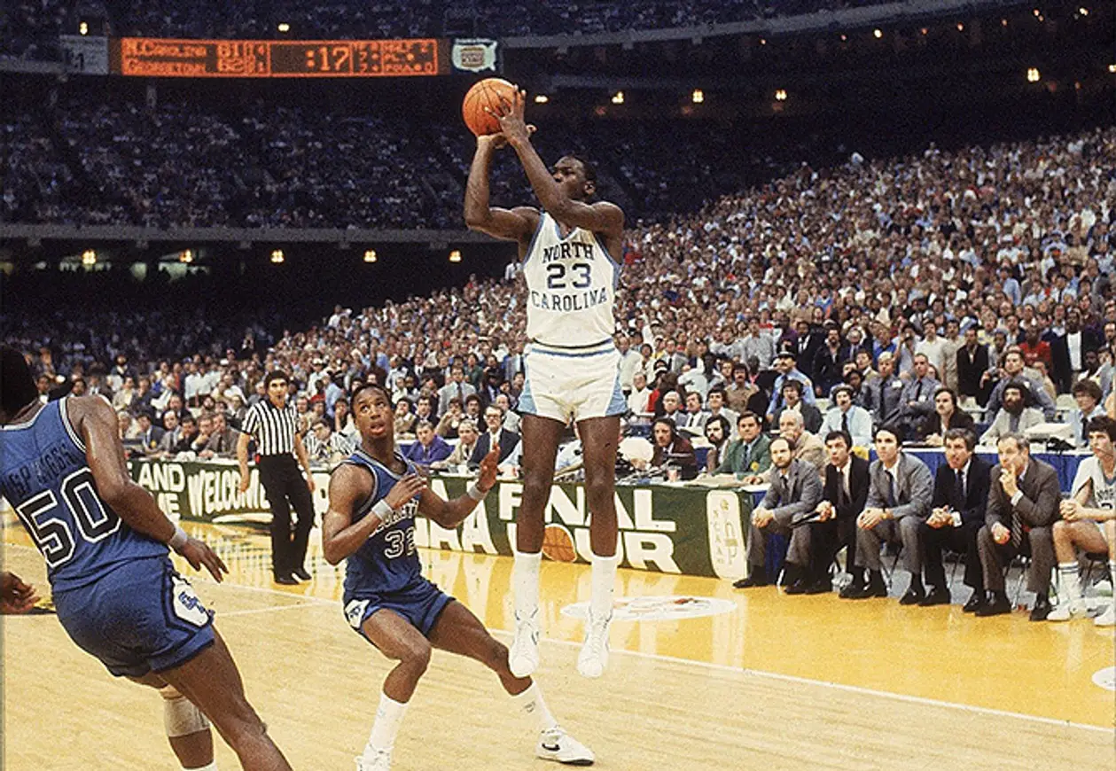 Майкл Джордан не величайший игрок в истории NCAA. Но суперзвездой он стал именно в колледже – смотрим вместе финал-1982
