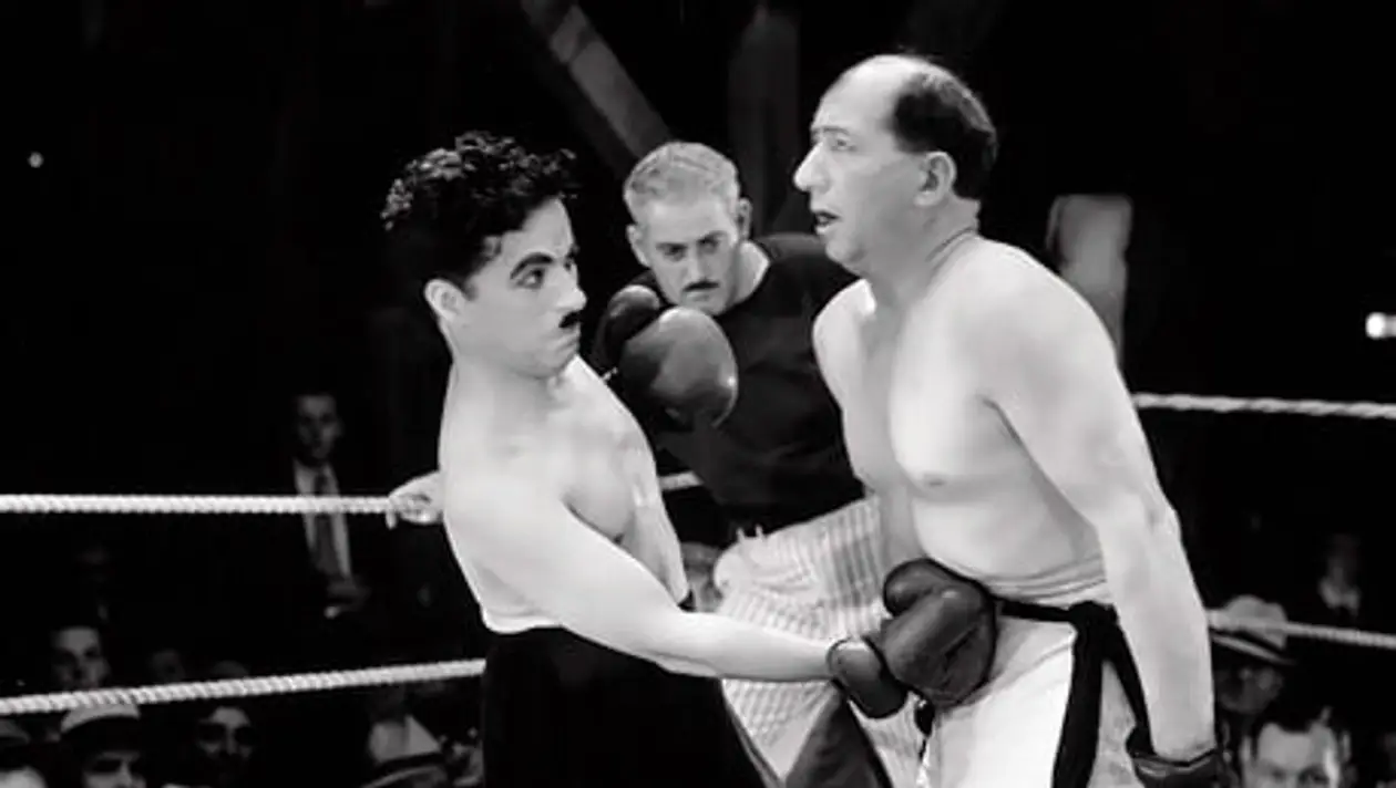 Чарли Чаплин подрабатывал спарринг-партнером в залах, а в его лучшем фильме одна из главных сцен – про бокс