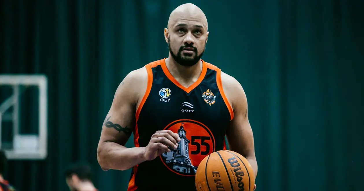 В українському баскетболі є гравець, який поєднує виступи з тренерською діяльністю в тренажерній залі