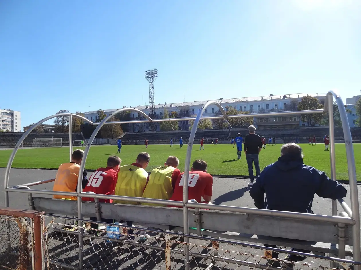 Группа украинцев гоняет на футбол по всей Европе. Они называют себя граундхопперами
