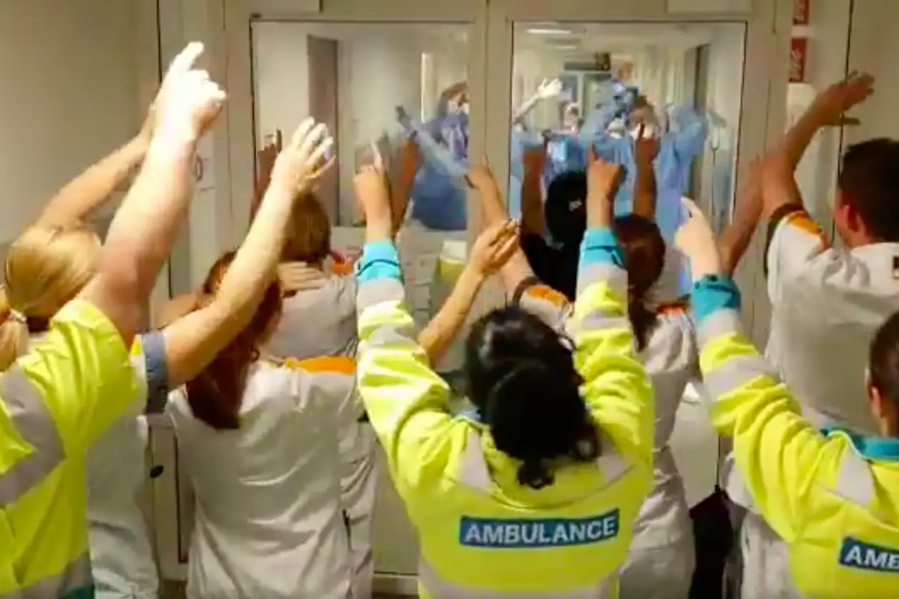 Видео, которое тронуло Клоппа до слез: врачи голландской больницы спели You’ll Never Walk Alone