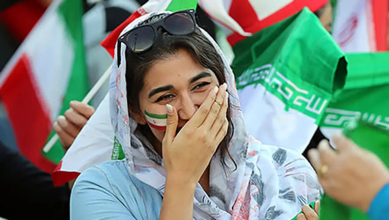 Иранский футбол теперь гораздо ярче – женщин впервые за 40 лет пустили на стадион