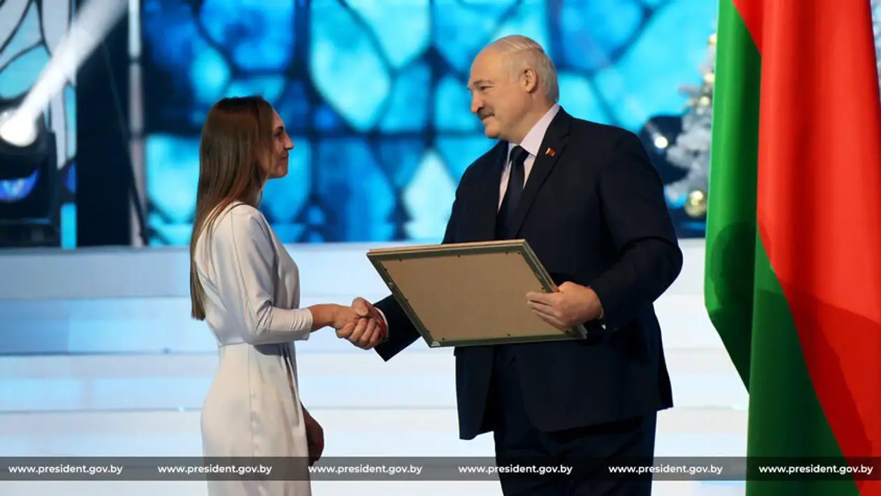 Лукашенко нагородив «нейтральну» володарку олімпійської ліцензії та інструктора МВС Білорусі Каладзінську
